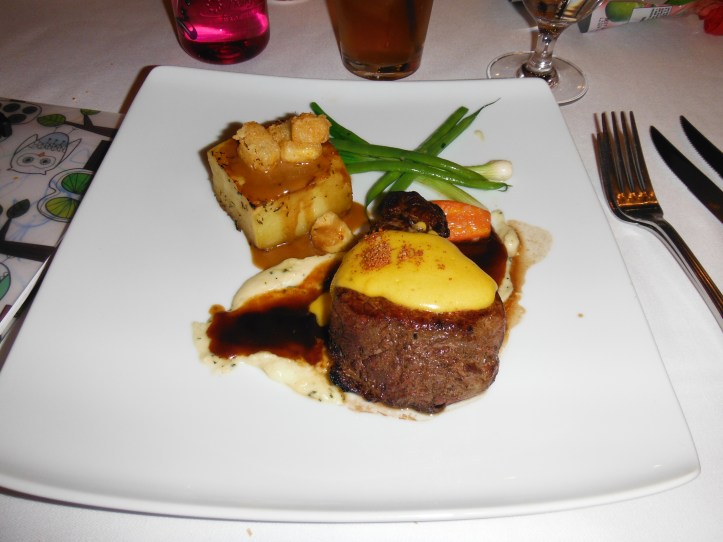 Sirloin with Bernaise and red wine reduction