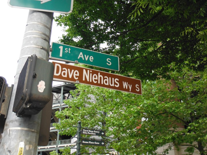 The first Mariners hall of famer. Much respect Dave,